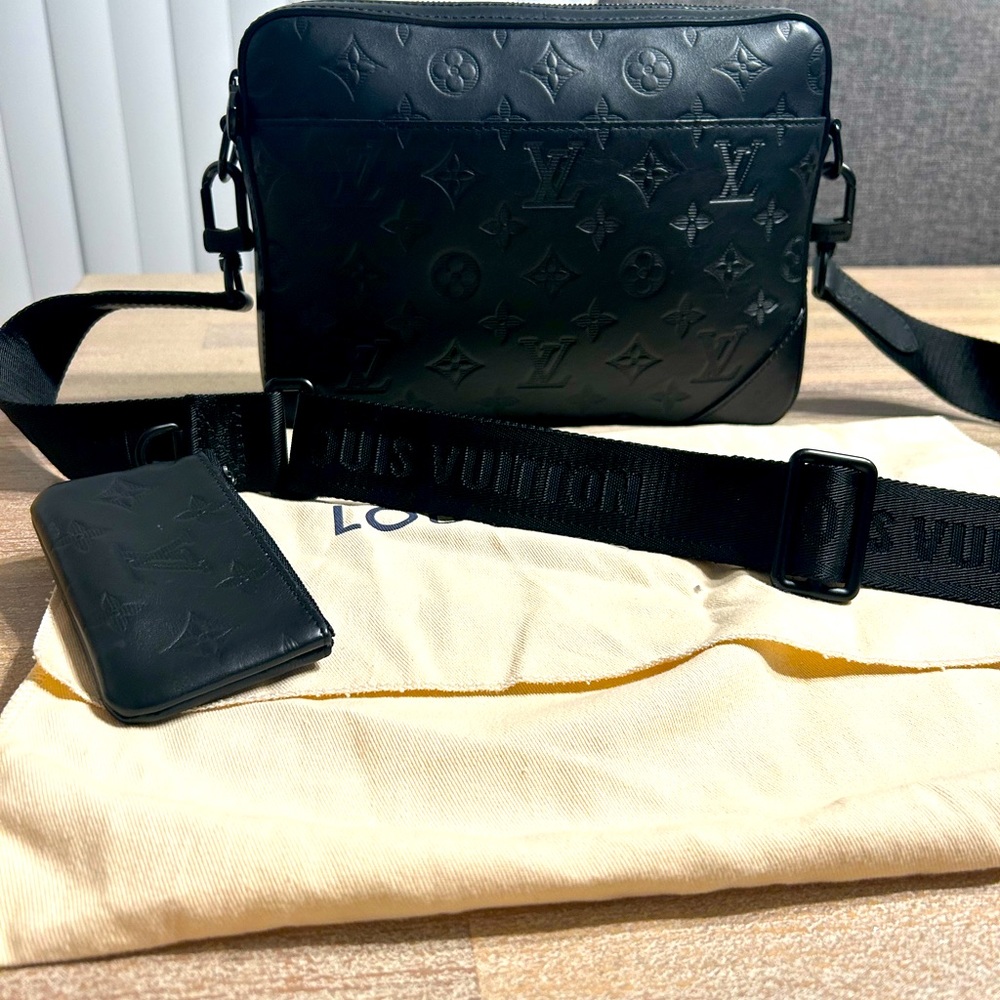 AUTHENTIC Louis Vuitton Duo Messenger Bag Black Leather 🚨OPEN TO OFFERS🚨